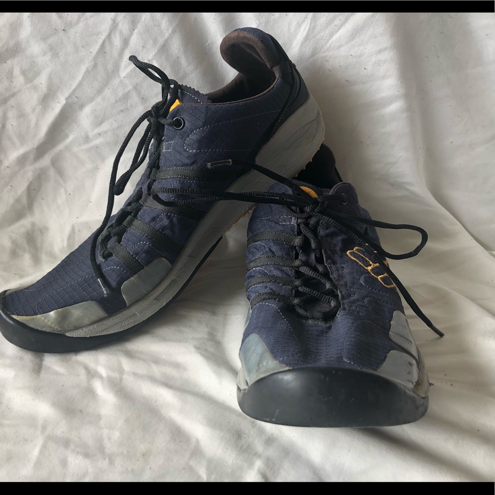 Columbia men’s shoes size 14